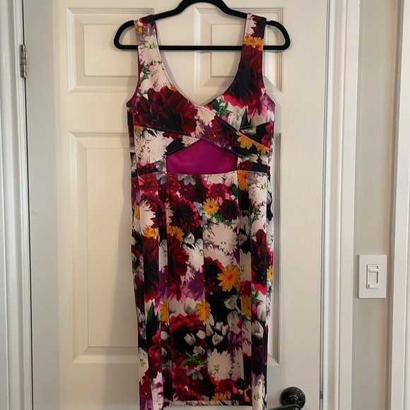 Laundry scuba material dress - Picture 2 of 2